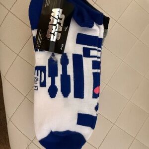NWT- Disney 6 Pairs Star Wars R2-D2 Ankle Socks Shoe Size 4-10.
